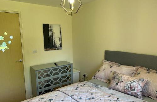Modern Beautiful Gated Two Bed Apartment - Foto 12
