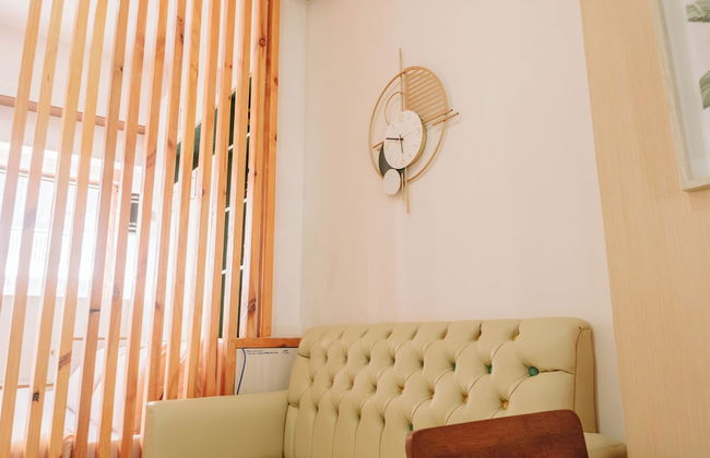 Sleek & Stylish Urban Loft - Photo 10