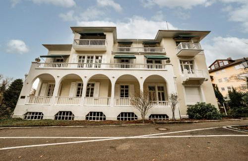 Villa Hedwig - Schwarzwald Apartments mit Thermalbad-Nähe & Balkon mit Bergblick - Foto 4