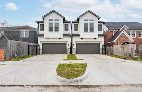 3 Bedroom and 3 bath - Photo 43