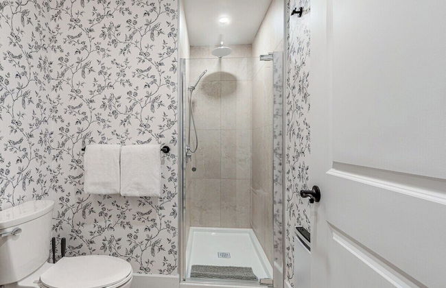 Beautiful Vieux Quebec 2 Bed Apt - Photo 16