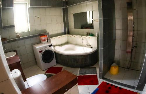 Dom w Chomranicach- Jacuzzi, domek grillowy - Foto 27