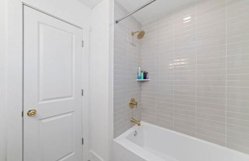 Pickleball-Basketball Oasis-Pool & Spacious Home - Photo 4