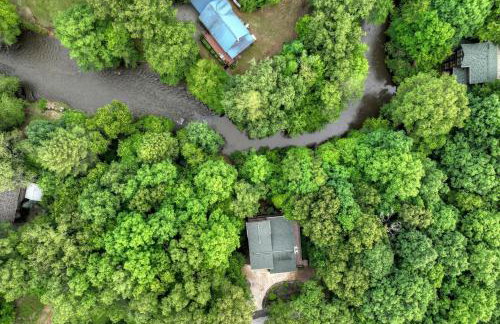 A Little Bit of Heaven Swim in the creek soak in the hot tub and relax in comfort - Foto 62