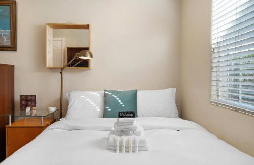 New Listing Burbank Retreat by Colby & Conrad - Foto 23