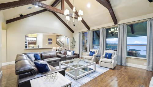 Lakefront Mansion with Pool and Cinema - Photo 4