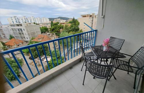 Apartment Holiday in Split, near the old town, three rooms, balcony, garage - Photo 6