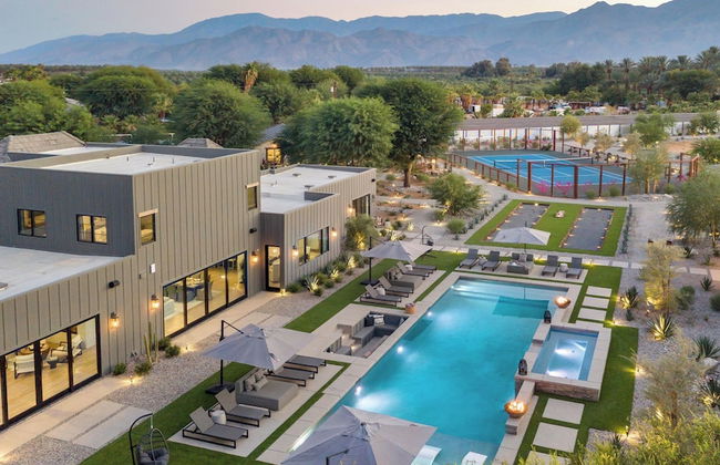 8bdr Villa Tennis/pickleball, Golf Green, Pool House, Gym, Bar Mesquite38 - Photo 1