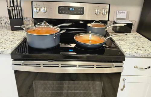 Chic Oasis: 3BR, 2BA, Private Deck - Foto 19