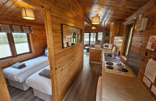 Wroxham Broads Lodge Houseboat - Photo 8