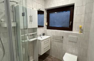 Schöne 2 Zimmer Ferienwohnung mit WLAN Direkt an der Autobahn - Foto 12