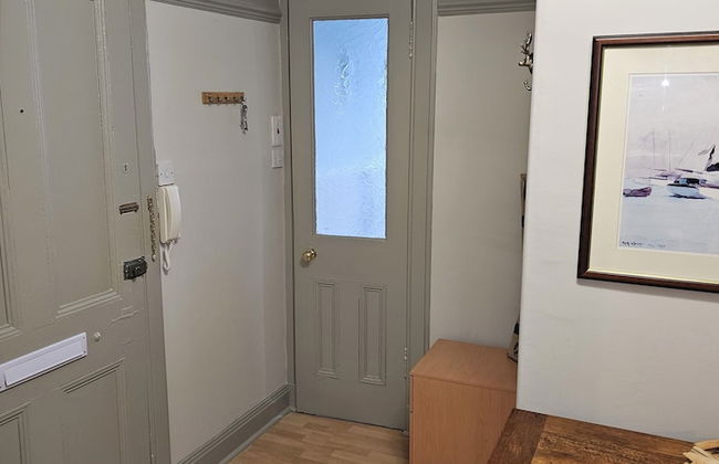 Snug - Macushla Apartment - Photo 5