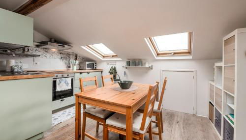 049 - Attico ELEGANTE, 10 minuti a piedi da MARE e SPIAGGIA - POSTO AUTO PRIVATO GRATIS, RISTRUTTURATO MARZO 2026 - Foto 1, stove