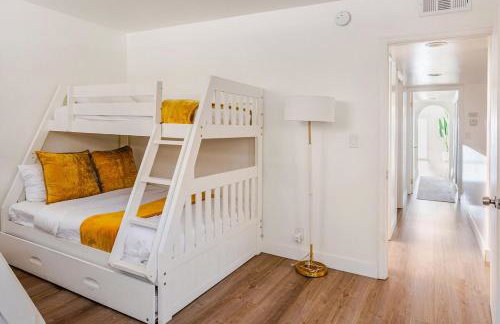 Malibu Beachfront Home with Rock Spa Ocean Views & Huge Deck - Foto 25