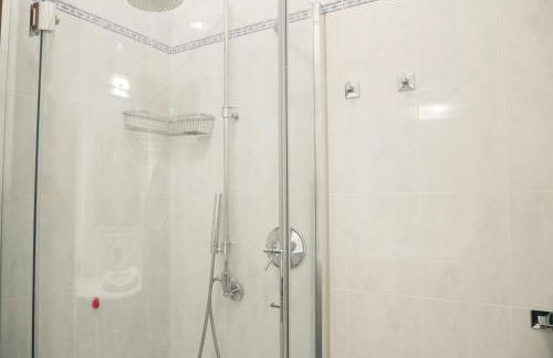 GuestHost - Raffaella splendido bilo x4 - Photo 23