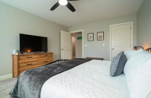 Par-Tee Haus I- Game Room & Hot Tub-Walk to Helen - Foto 13