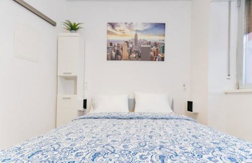 Private room #3 with Queen size, ground floor, AC, 2min to RAB - Foto 10