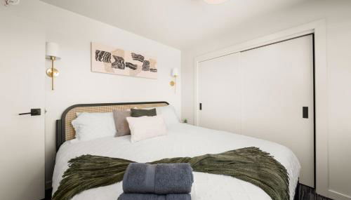 Downtown 2br 1bath with Parking - Foto 2, towels, wardrobe