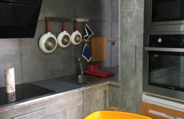 Apartment near Arts & Science - Photo 3