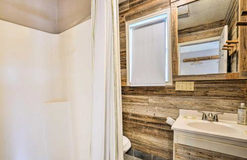 Guadalupe Riverfront Studio w/ Private Balcony - Foto 10