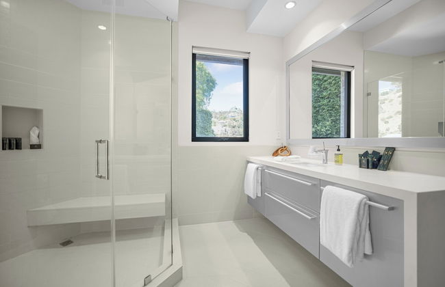 Zorada - Private Hollywood Hills Luxury With Endless Amenities and City Views - Photo 25