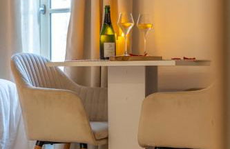 La Cadurcienne "Love room" jacuzzi & pièce secrète Cahors centre historique - Photo 9