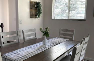 Luxury 6BR Retreat Firepit Foosball Backyard - Foto 23