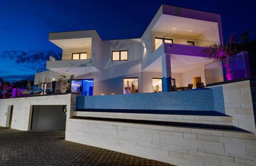 Villa Top Hill, heated infinity pool, Jacuzzi, Sauna, 5 en-suite bedrooms, a Media room - Foto 53