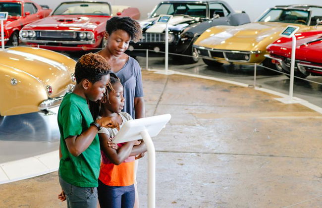 Entrada al Edge Motor Museum - Foto 1