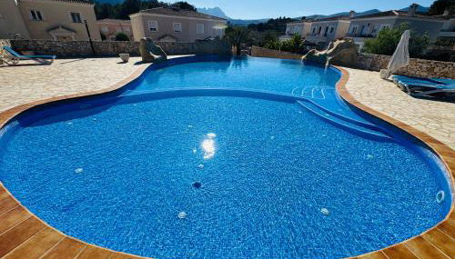 Calpe Casa adosada entorno playa y montaña tranquilidad relax jacuzzi piscina wifi aire jardin barbacoa y parking - Foto 4, sunbed