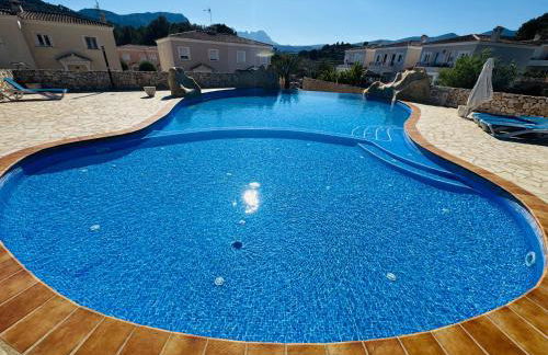 Calpe Casa adosada entorno playa y montaña tranquilidad relax jacuzzi piscina wifi aire jardin barbacoa y parking - Foto 4