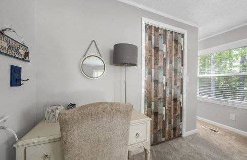 Ultimate Family Fun Lakehouse with pool and dock - Foto 16