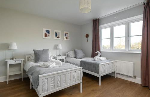 Modern 4-Bed Family Home with 5 Beds & Parking - Foto 19