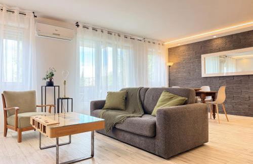 LA PROVENCE - '' TRAVELLER AWARD 2026 '' - Charming modern family apartment, pool & private parking near Avignon, fully renovated with interior-architect design - Foto 3