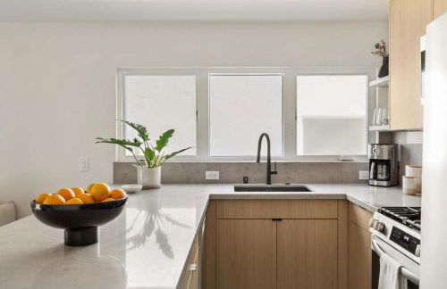 Tide House - Unit B Modern Seaside 1BD w Parking - Foto 10