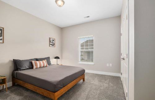 Modern New Build 2BR 2BA Condo w Garage and Patio - Foto 20