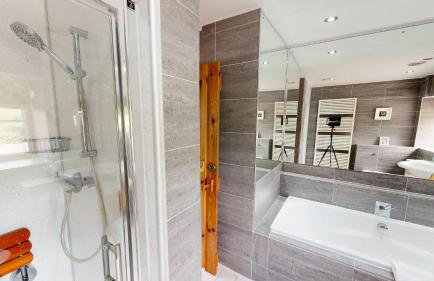 The Eagle's Nest - large house with hot tub and sauna - Foto 24