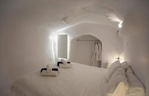 Sunset View Villa Santorini - with Outdoor Jacuzzi - Photo 22