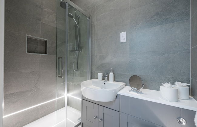 Impeccable 2-bed Apartment in Camberley - Foto 21