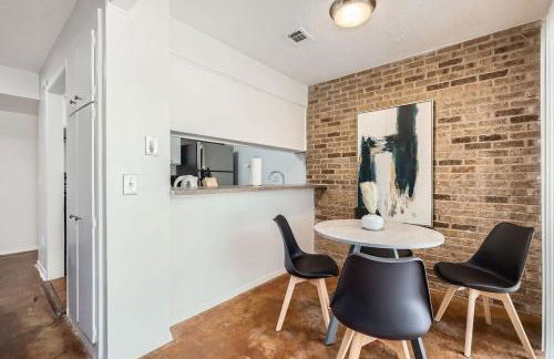 Your Comfy King Suite Getaway - Sleeps 4 - Pool, Prkg - Foto 12