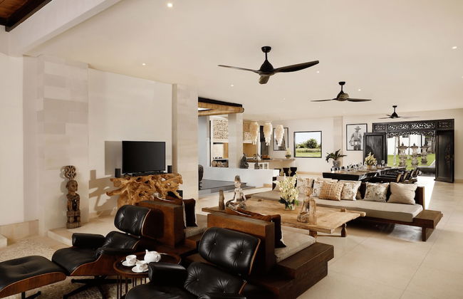 Black Beach Villa - Absolute Beachfront - Photo 18