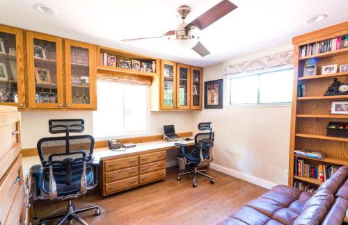 Serene Vineyard Chateau with Pool, Hot Tub, BBQ - Foto 64