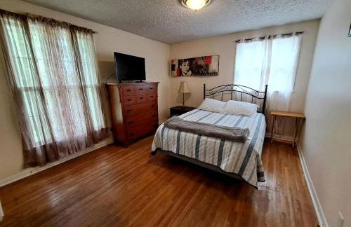 Pet-Friendly 3-Bedroom Ranch with Backyard, Fireplace & Near Nashville - Foto 9