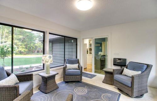 Breezy Point Cabin Deck with Golf Course Views! - Foto 2