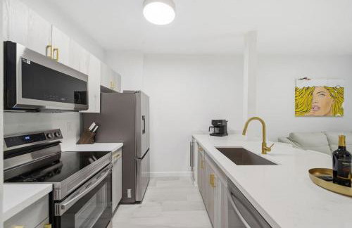 Stylish City Place WPB Escape King Bed and Den - Foto 10