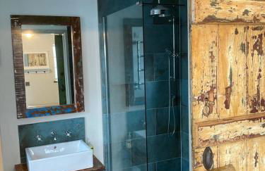 Great country-style house with a courtyard - Photo 23