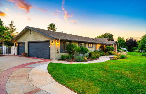 Casteel - 4,500 sq-ft retreat with a pool and hot tub in the middle of wine country! - Foto 38