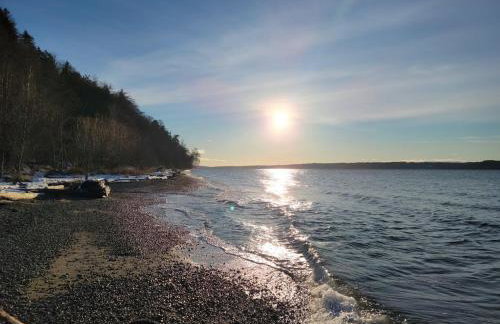 Burien's Top Unit with Spa-Inspired Bathroom - Foto 20