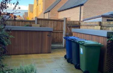 Homely, Cosy & Contemporary 4 BDR house with Garden & Parking 5 mins drive to Addenbrookes & Papworth hospitals & Bio Medical campus - Foto 16