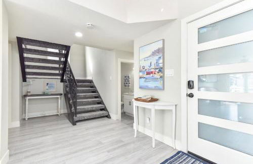 Sunset Island 3 Level Home on the Water sleeps 10 - Photo 13